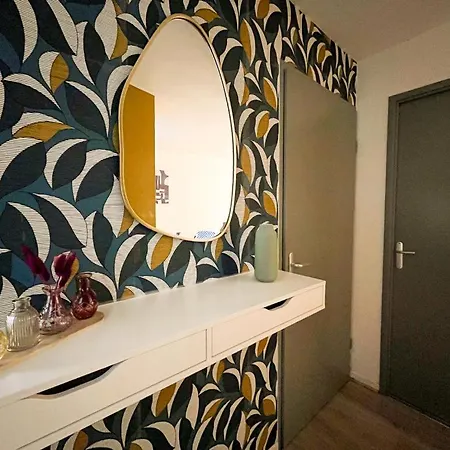 Cobalt Apartment *